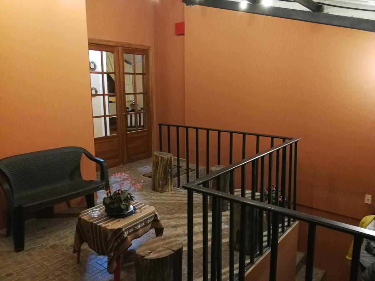 Chapelet Hostal Tababela Exteriér fotografie