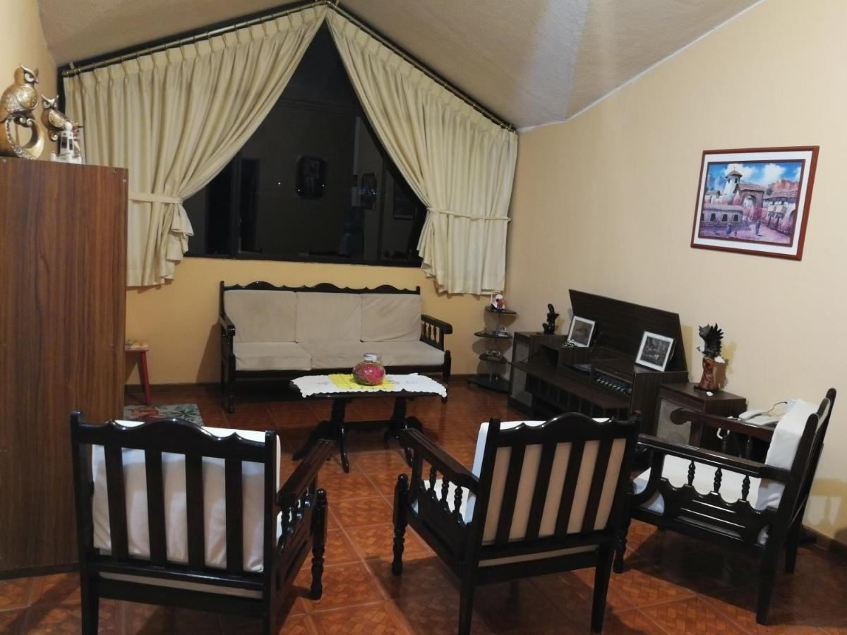 Chapelet Hostal Tababela Exteriér fotografie