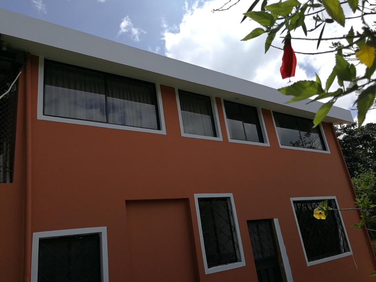 Chapelet Hostal Tababela Exteriér fotografie