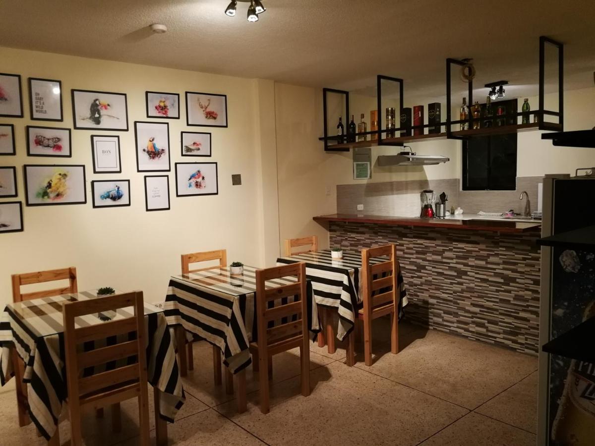 Chapelet Hostal Tababela Exteriér fotografie