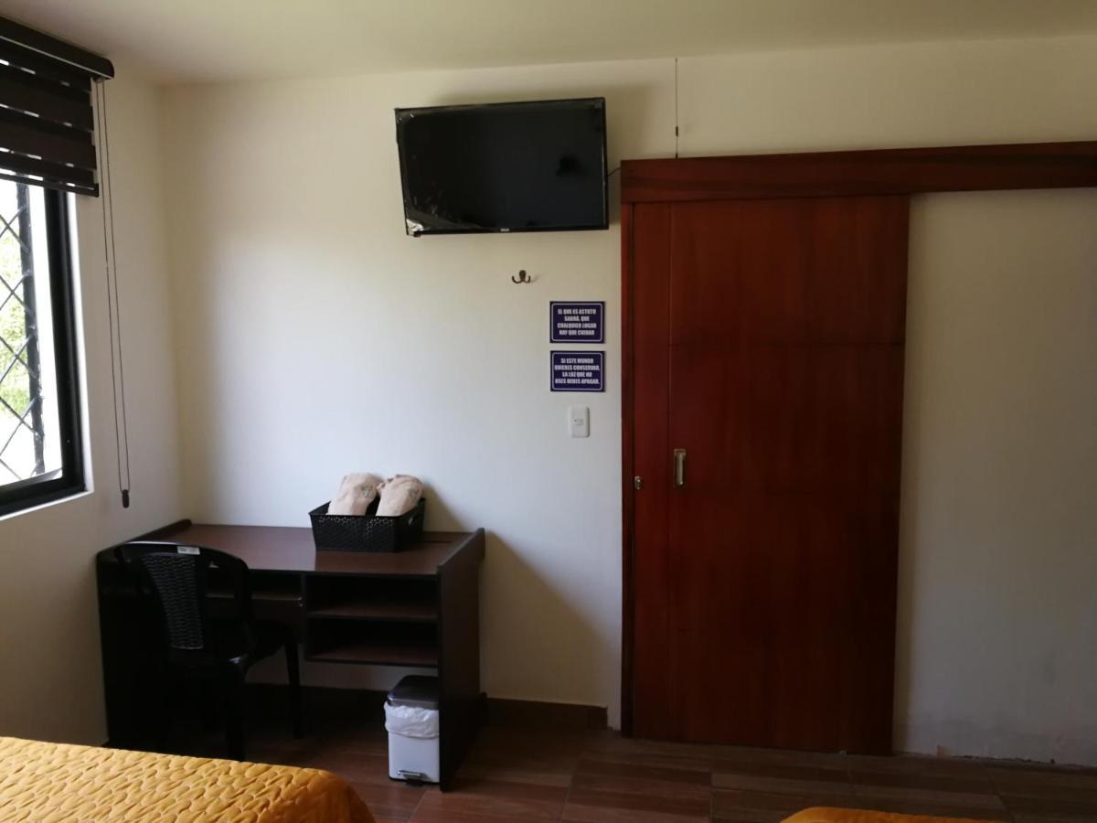 Chapelet Hostal Tababela Exteriér fotografie