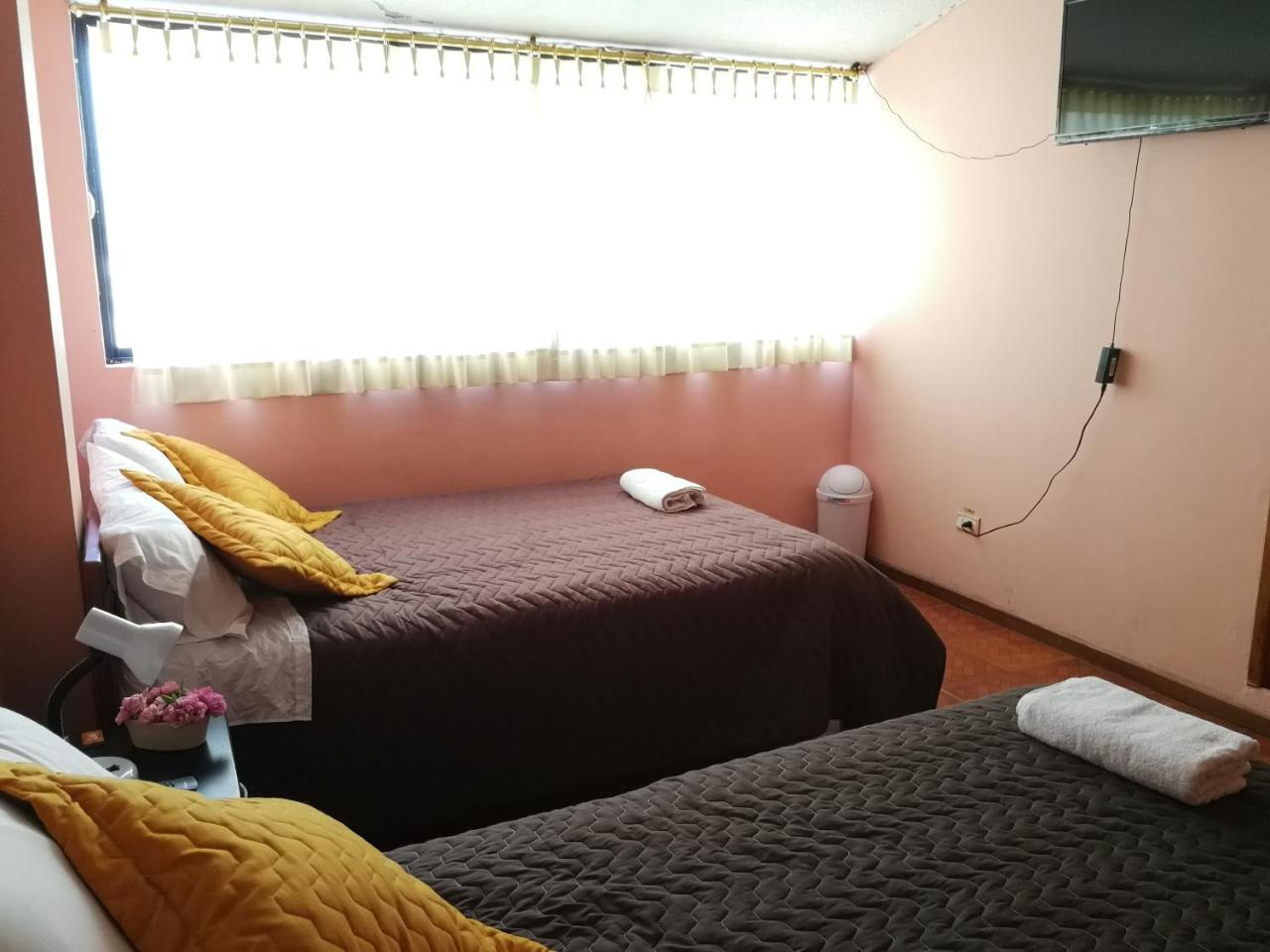 Chapelet Hostal Tababela Exteriér fotografie