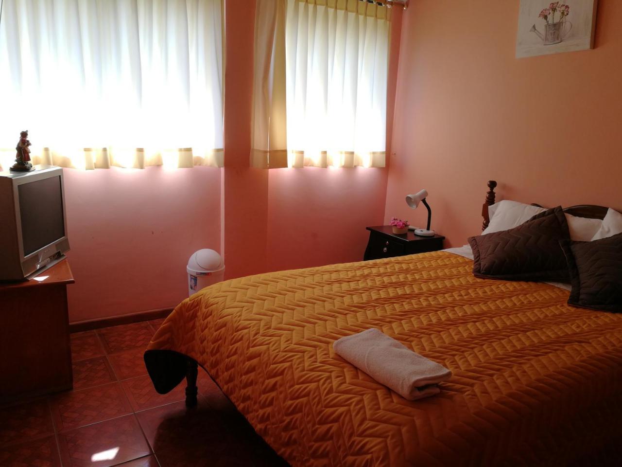 Chapelet Hostal Tababela Exteriér fotografie