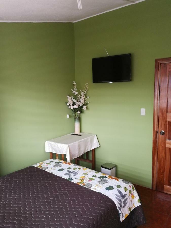Chapelet Hostal Tababela Exteriér fotografie