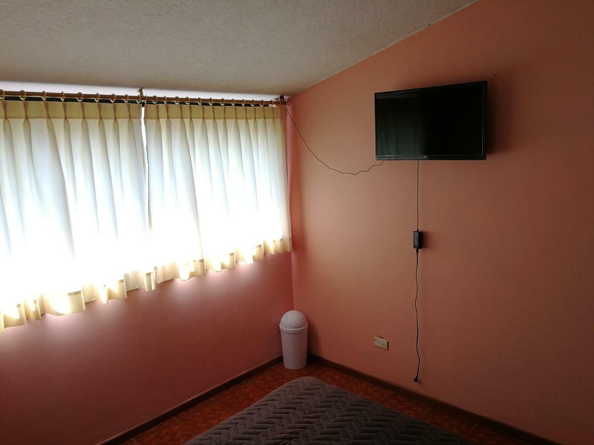 Chapelet Hostal Tababela Exteriér fotografie